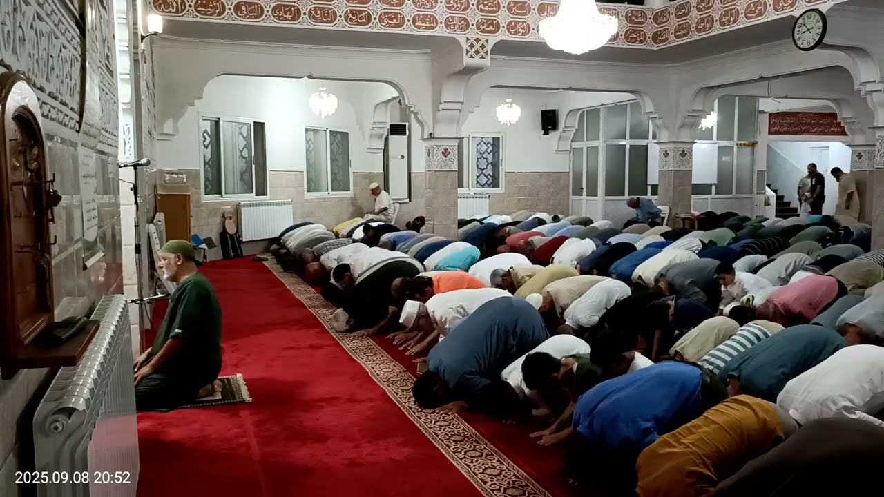 صلاة العشاء بمسجد أبي ذر الغفاري بحي يغمراسن بن زيان اوجليدة ولاية تلمسان الجزائر 🇩🇿