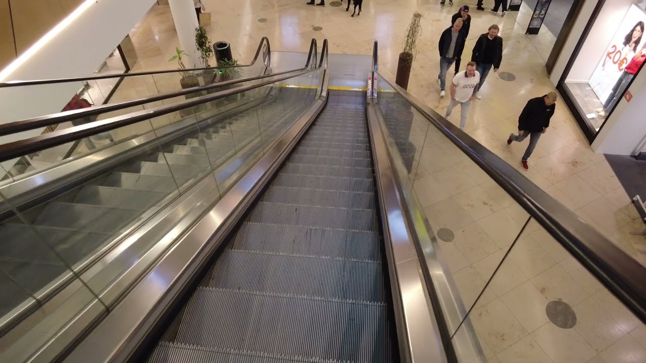 ThyssenKrupp escalator in Erlangen Arcaden shopping center [4K HDR]