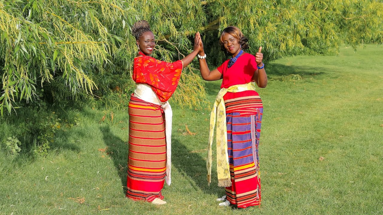 How to Tie a Kikoyi | Wearing Traditional Ugandan Dress / Attire