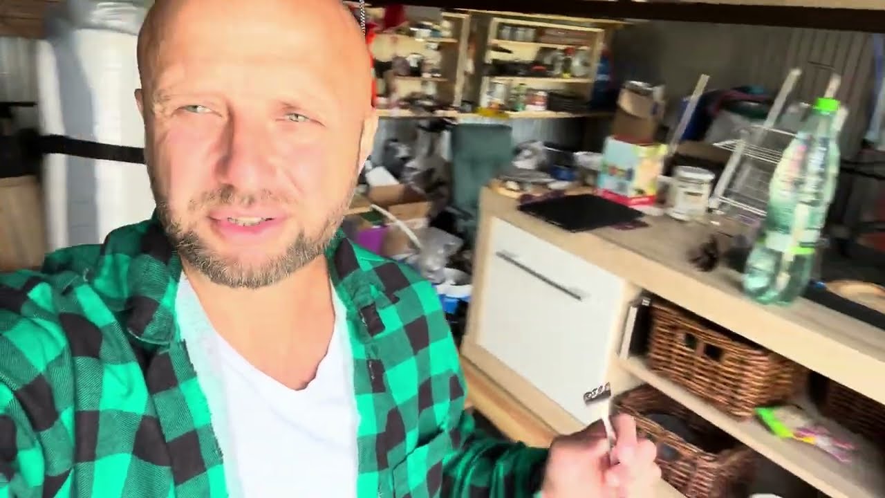 Mały drewniany domek  / wizyta u mechanika / elektryka prawie koniec #domeknatrudneczasy #domek