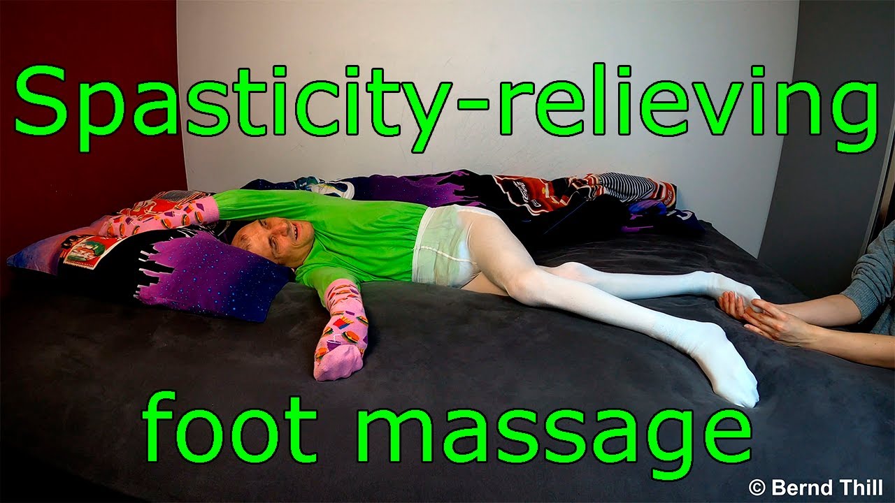 Entspannende Fußmassage löst Spastik (Relaxing foot massage relieves spasticity) 4K