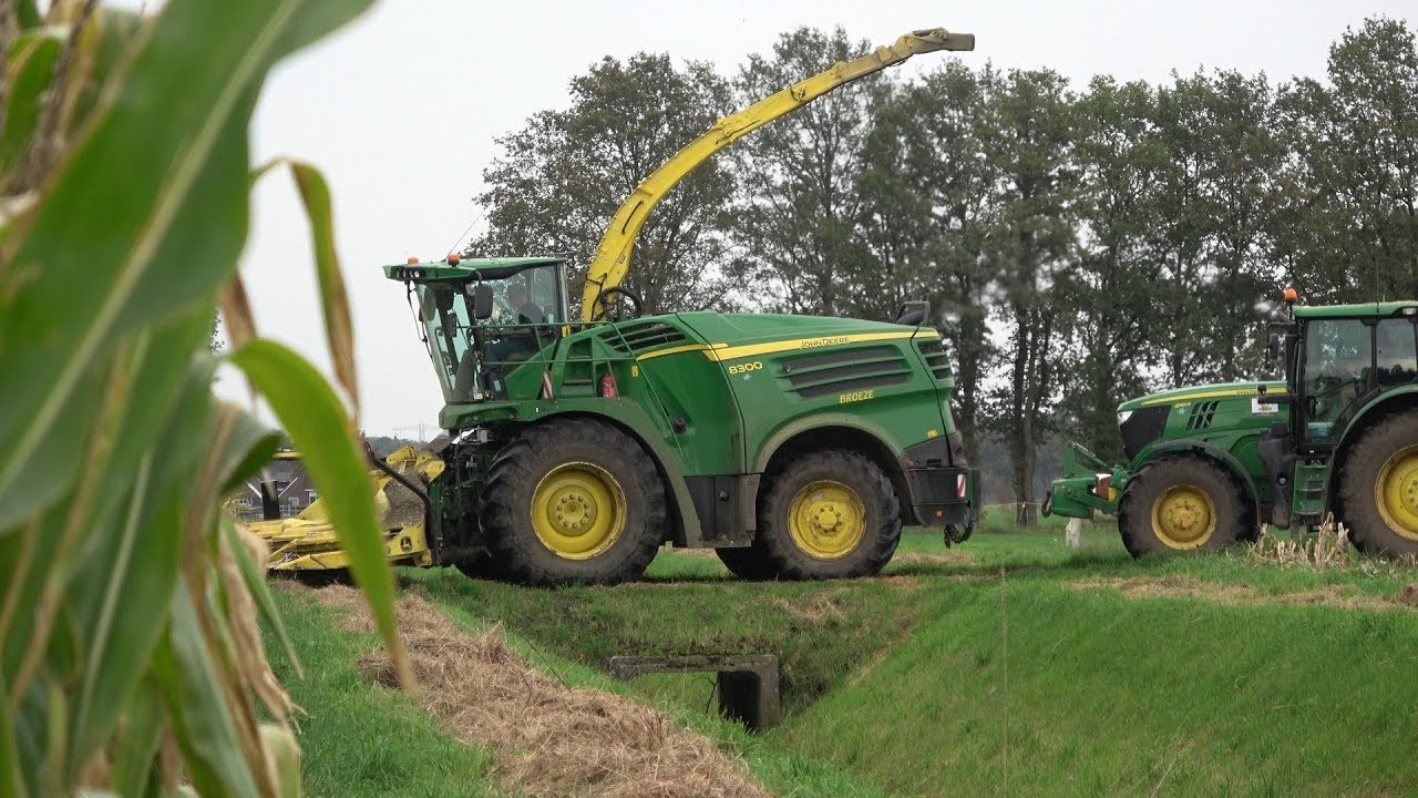 Loonbedrijf Broeze aan het mais hakselen met hun John Deere 8300, 7530 en 6195R (2019)