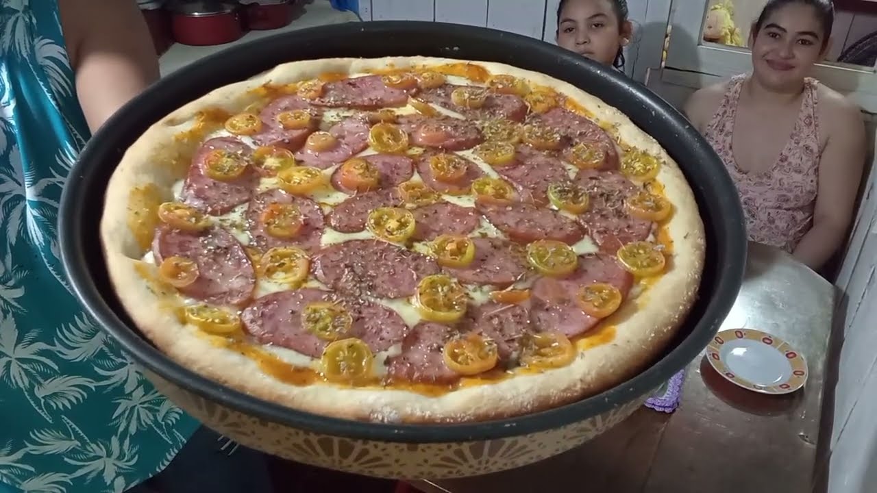 Pizza calabresa mussarela 😋