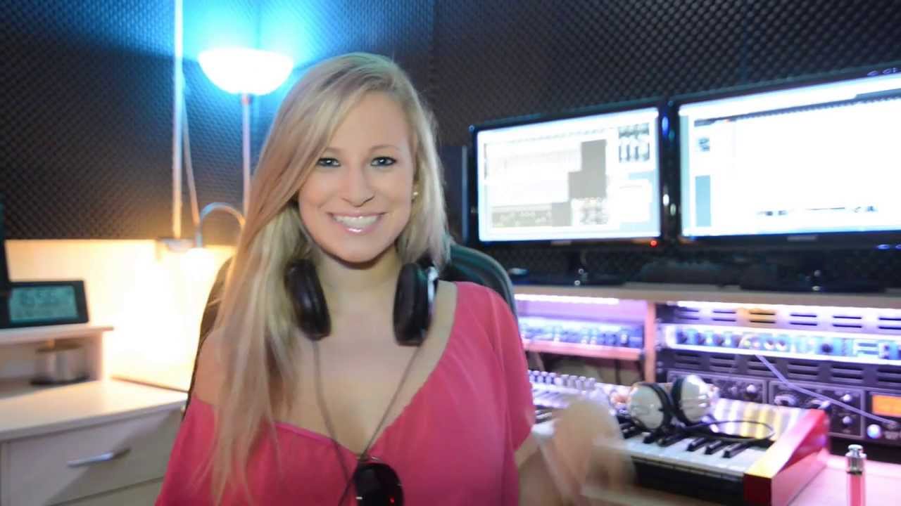 Sunny (Pro7 - Reality Queens) im A7-Media Tonstudio