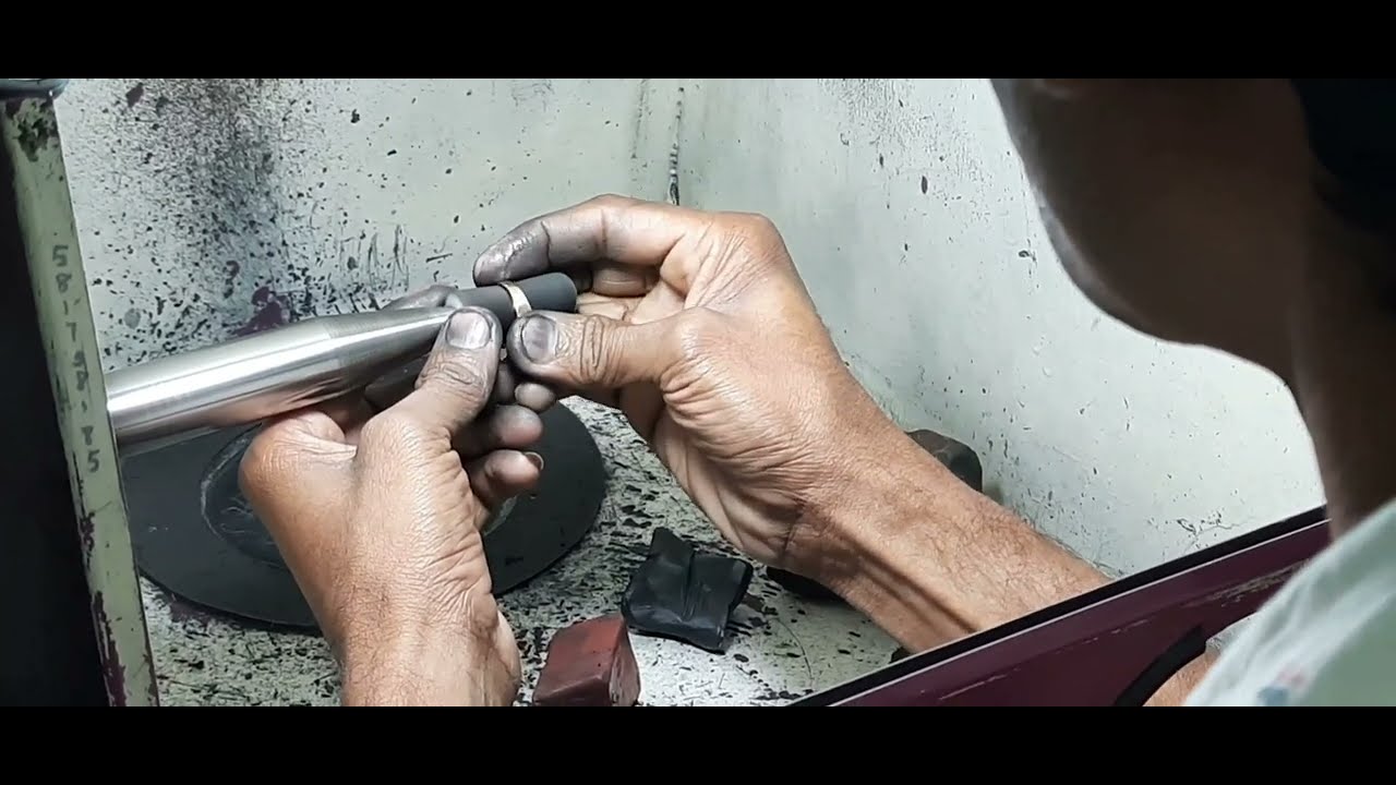 gold ring polishing,  18 karat jewellery  high polish at  dubai gold market workshop #dubai #gold