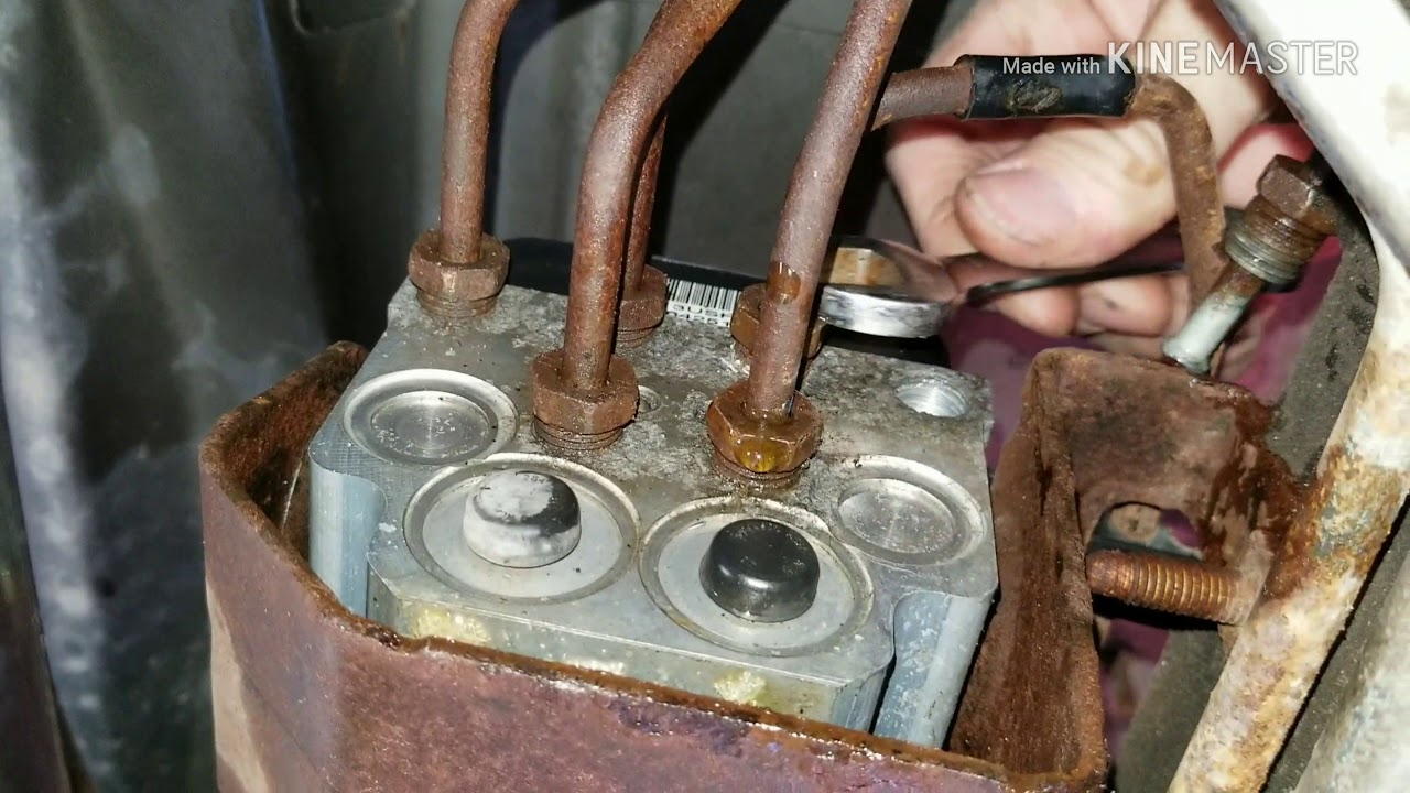 2006 CHEVY TAHOE REAR BRAKE LINE REPL. PART 2