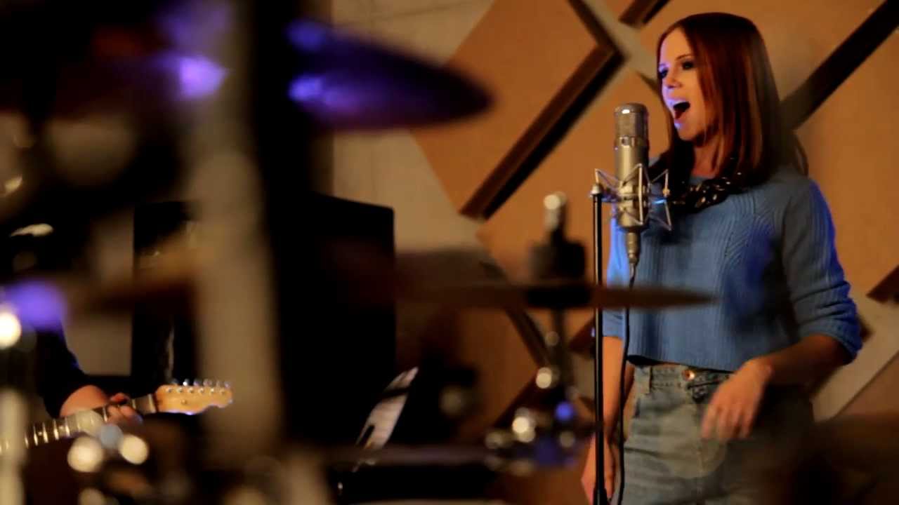 Nina Pušlar - Poljub na klopci (OFFICIAL VIDEO)