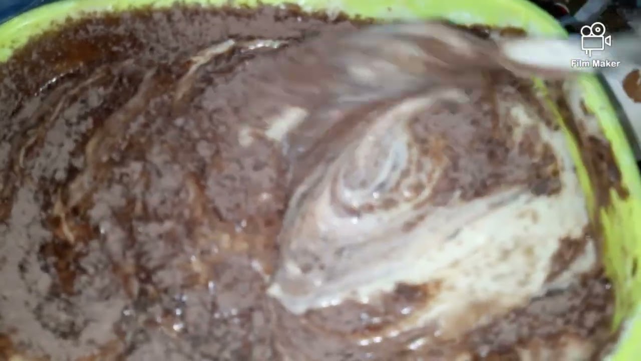 كيك فانيليا وكيك شيكولاته بسيطه وسهله والطغم ولا احلى احلى فطار بالشاى واللبن او الكافيه والشاى