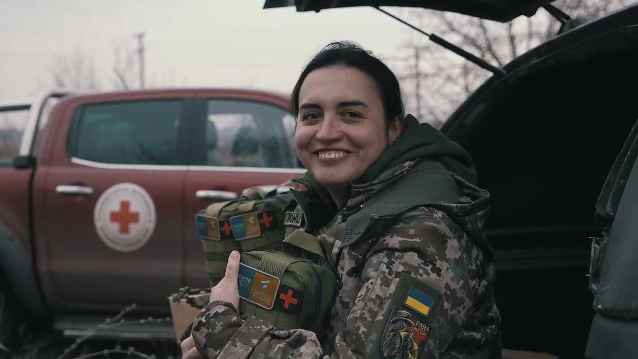 Yuliya ʼCubaʼ evacuated wounded soldiers under fire (White Stork Stories)