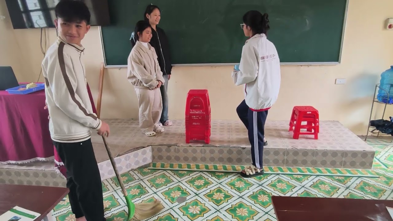 Tiêu phẩm  xuất sắc nhất   về chủ đề GĐ yêu thương của các e HS lớp 8b   