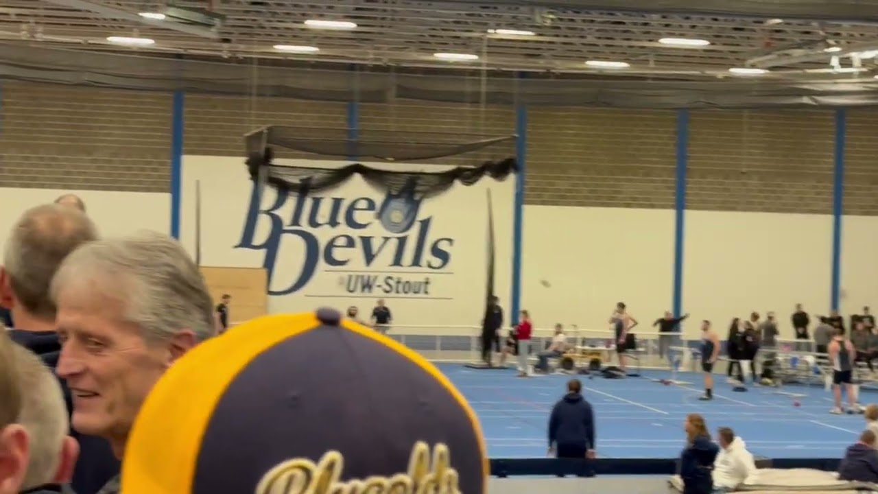 2026 UWEC indoor quad mend 4x400