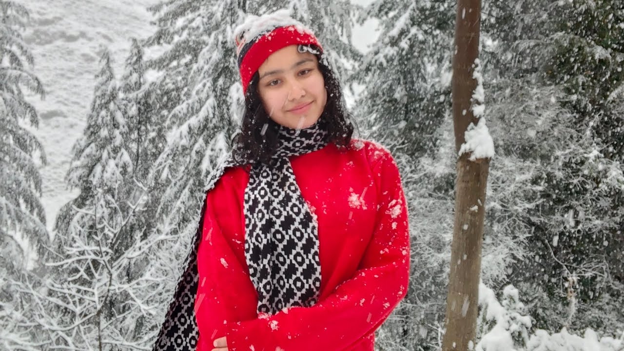 Itne salo k baad itni achi snowfall 😱❄️ gadiya fasi light gyi  ek hafte k liye 😫❄️🌨️🫡