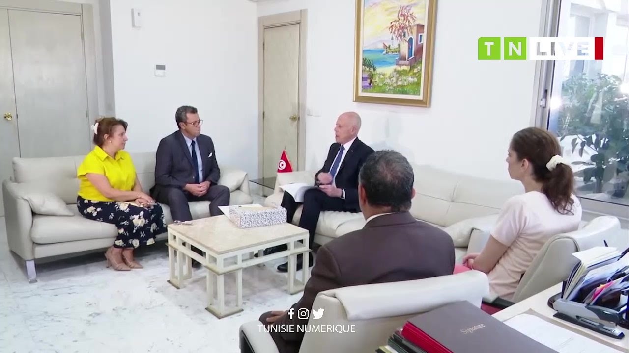 رئيس الجمهورية قيس سعيّد في زيارة إلى البنك الوطني الفلاحي