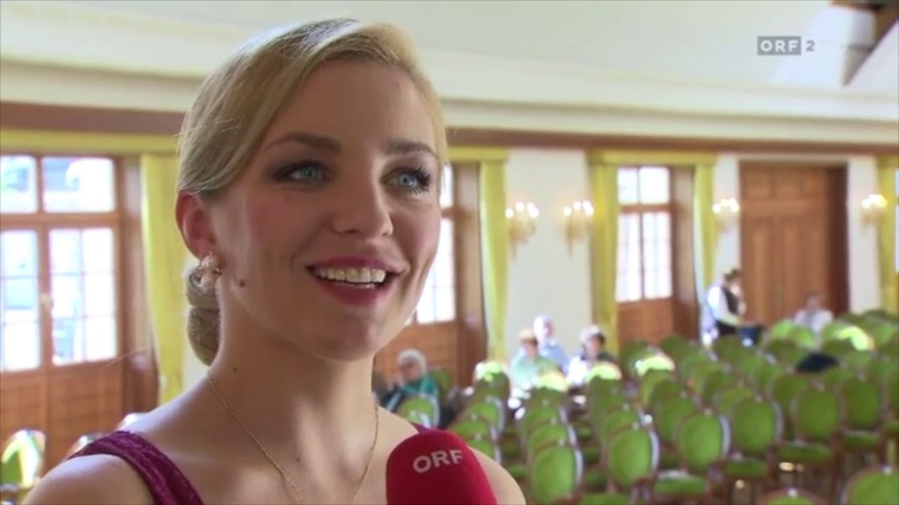 Lidia Baich auf Schloss Thalheim ORF Seitenblicke HD 2019