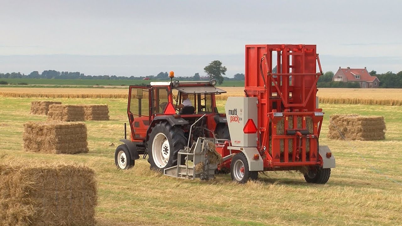 Arcusin B14 bale collector at work