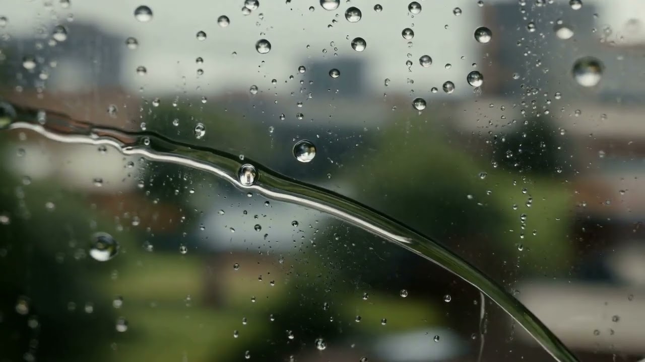 窗外的雨聲與呢喃玻璃水珠的微觀療癒Whispers of the Rain | Micro-Healing of Water Drops on Glass