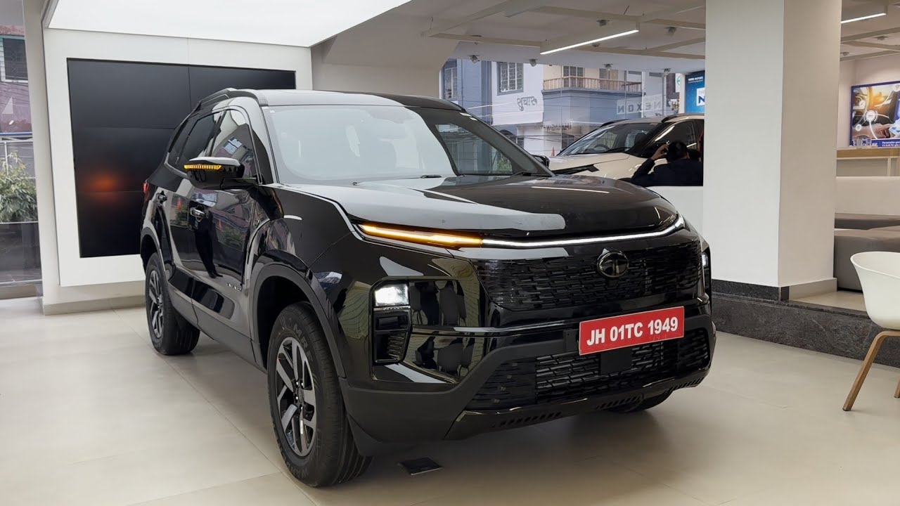 Tata Safari Pure Plus S Dark Edition - ₹20.69 L
