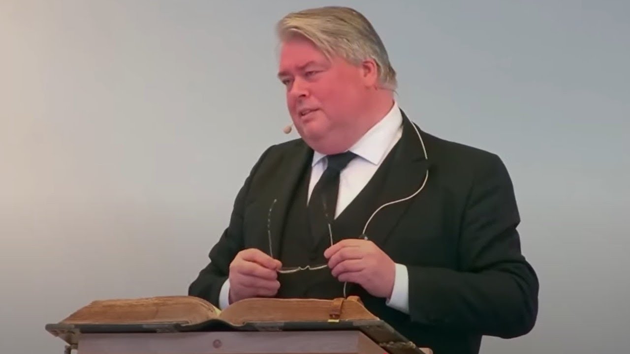Ik heb eens een jongetje begraven die hier vaak in zijn rolstoel zat. Hij kon niet lezen, maar zijn