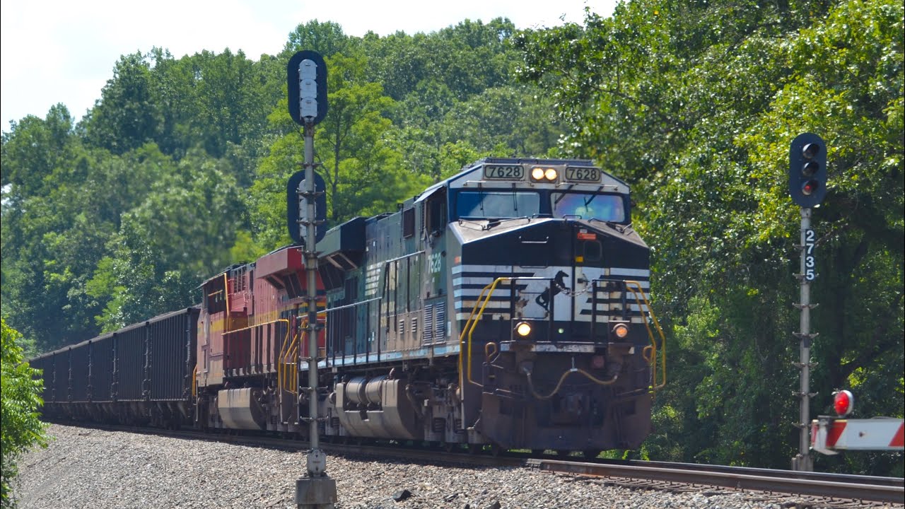 NS 826 with OG NS Heritage 8114 trailing! Ellet, VA 7-26-25