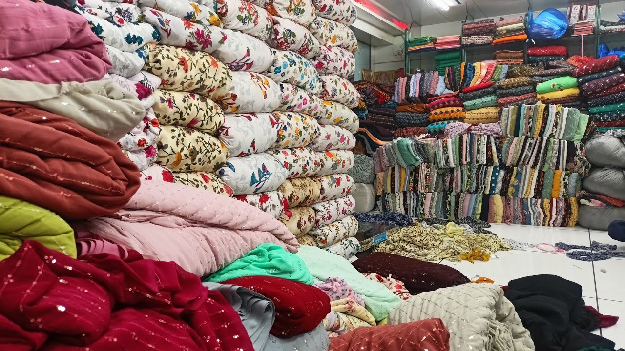 surat wholesale lot shot big cut febric 😍#febric #punjabi #cloth #fabricwholesalemarket #lotshot