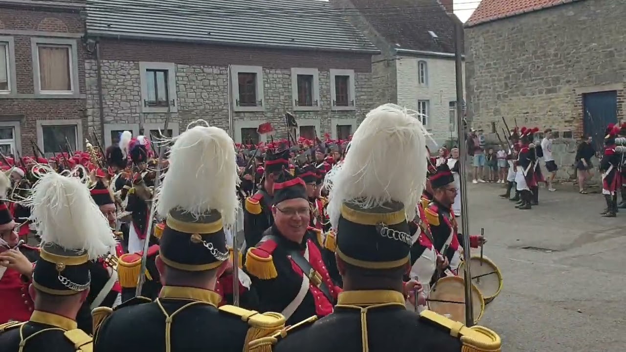 Marche Saint Ghislain Fraire 2023 : Arrivée à l'église et prise des drapeaux