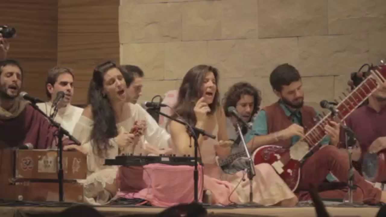 Baba nam Kevalam (Ambika en vivo)