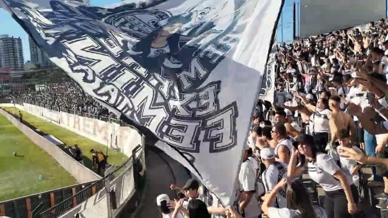 Torcida do Operário Ferroviário no começo do jogo contra o Vasco