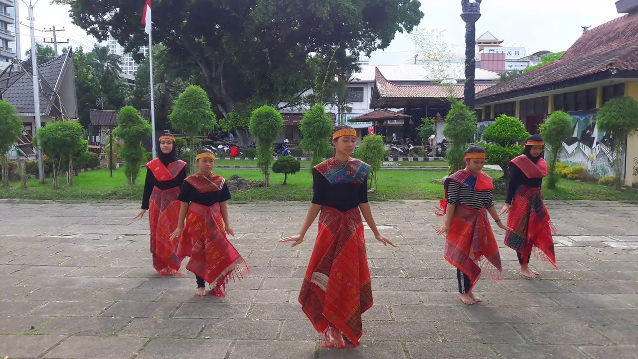 TOR-TOR BATAK SIBURUK COVER BY KELAS XII IPA 2 SMA N 8 MEDAN)