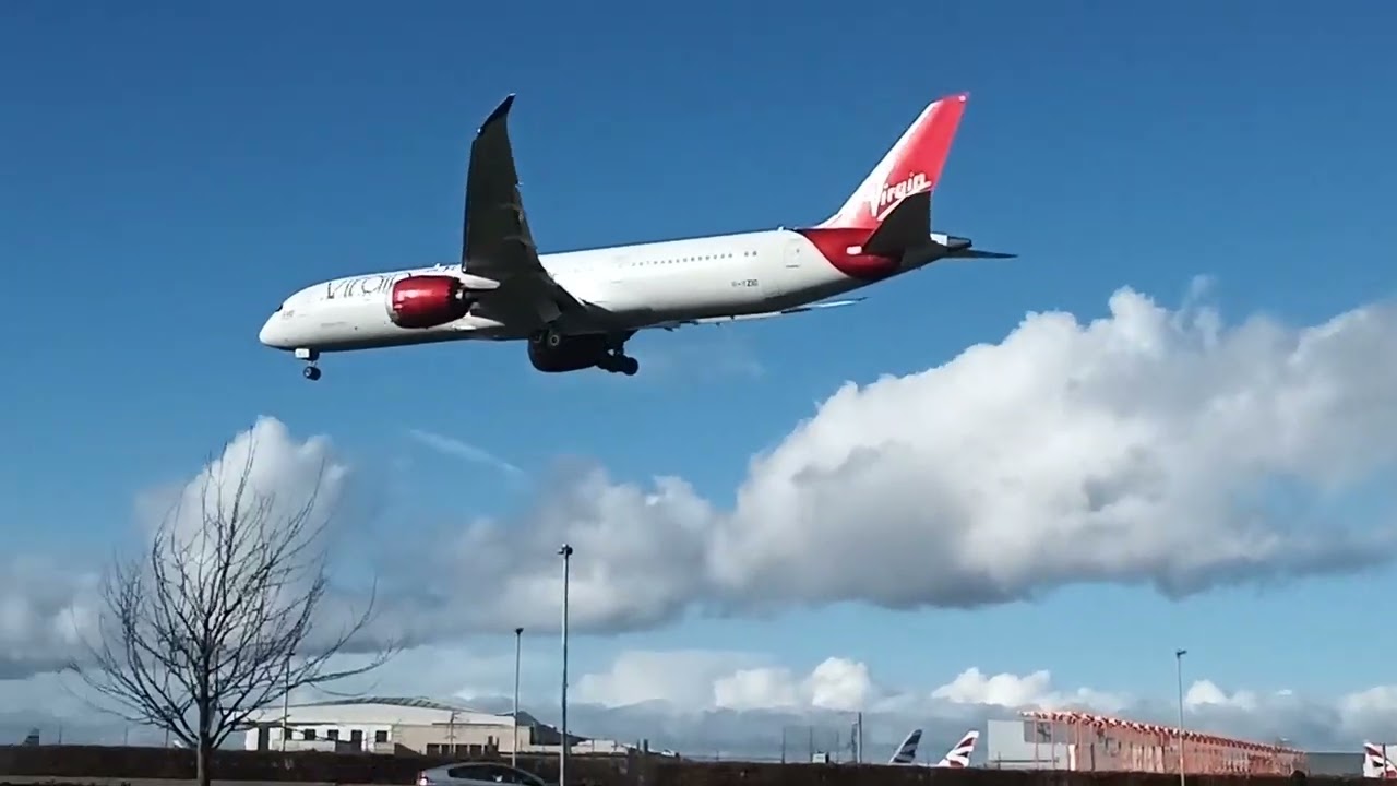 Planespotting at LHR runway 27L (Myrtle Avenue green space)