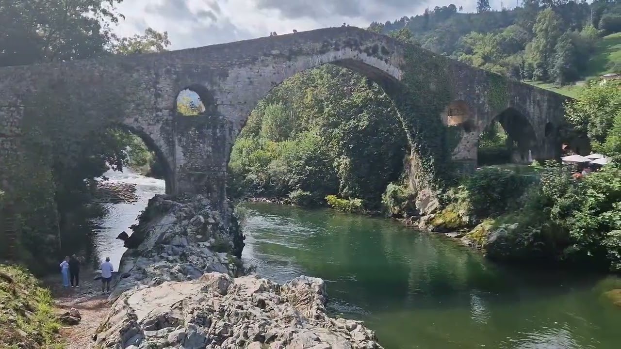 [MINIVLOG]  Domingo por carretera y comiendo en Cangas de Onis 😍