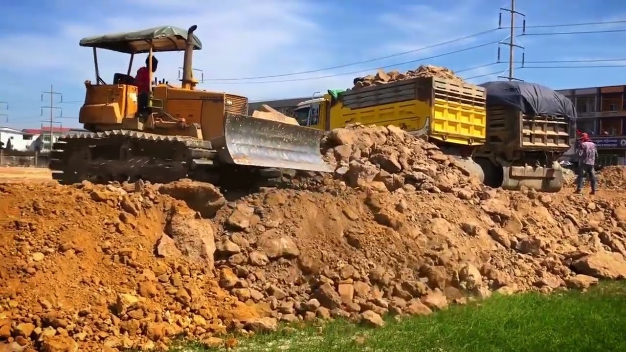 Brand new Cat D9T Bulldozers Leveling Huge Old Mine for Rehabilitation | Amazing Operator Skills- 4K