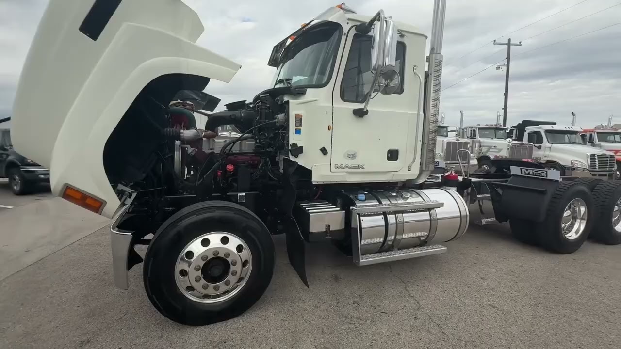 2014 MACK CHU613 TANDEM AXLE DAYCAB