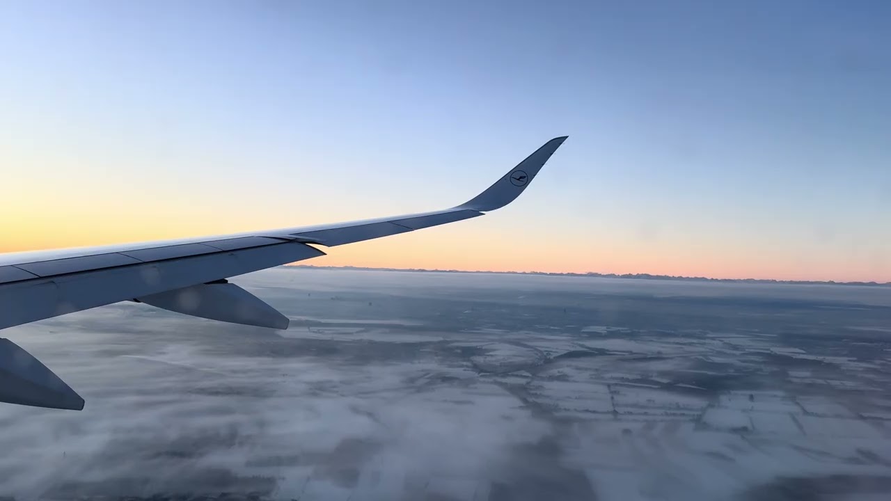 Beautiful landing into Munich Airport- 🇩🇪 Winter 2026 - foggy morning | Window seat view