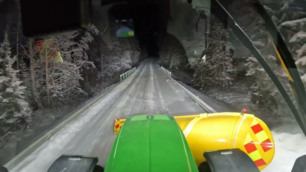 snow plowing in Finland | Johndeere 6215r & amteho.