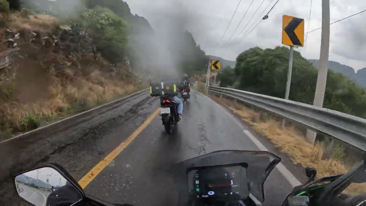 Ruta lluviosa por la Sierra Gorda en Querétaro Dominar Rides