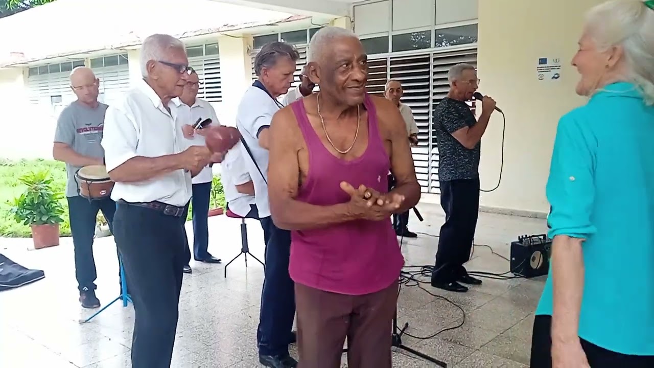 grupo nuevo amanecer 🌅🌅🌅 de las tunas Cuba el balcón del oriente cubano al sonar de las trompetas