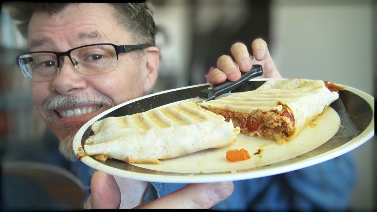 MAKING AN EGG WRAP FOR EASTER SUNDAY BREAKFAST WITH T-FAL GRILL
