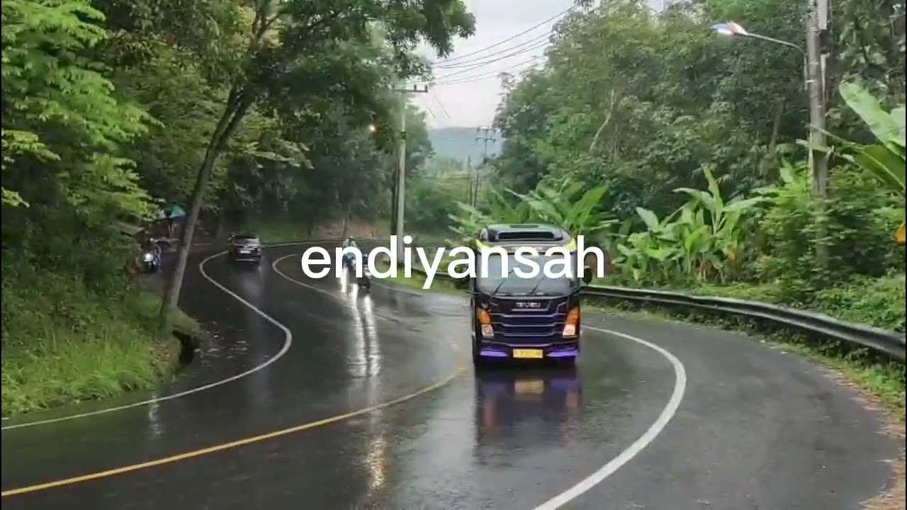BUS PARIWISATA TERNAMA