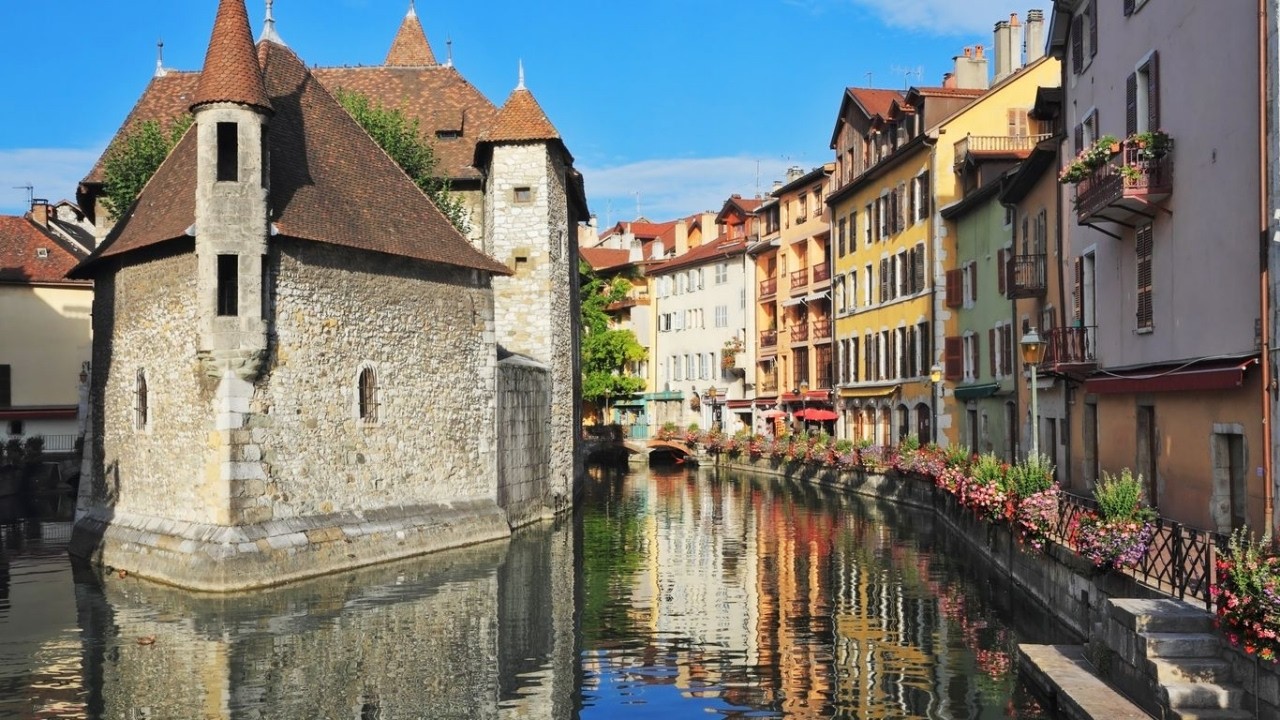 Annecy – Εκεί όπου το νερό θυμάται τον χρόνο - Annecy – Where Water Remembers Time