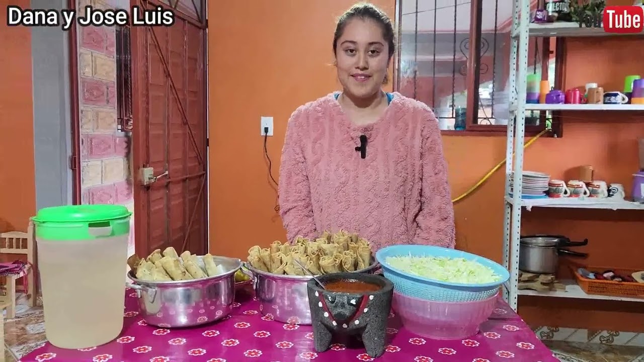 Con unos tacos  dorados y pozole  le festejamos a Alma  en su cumpleaños