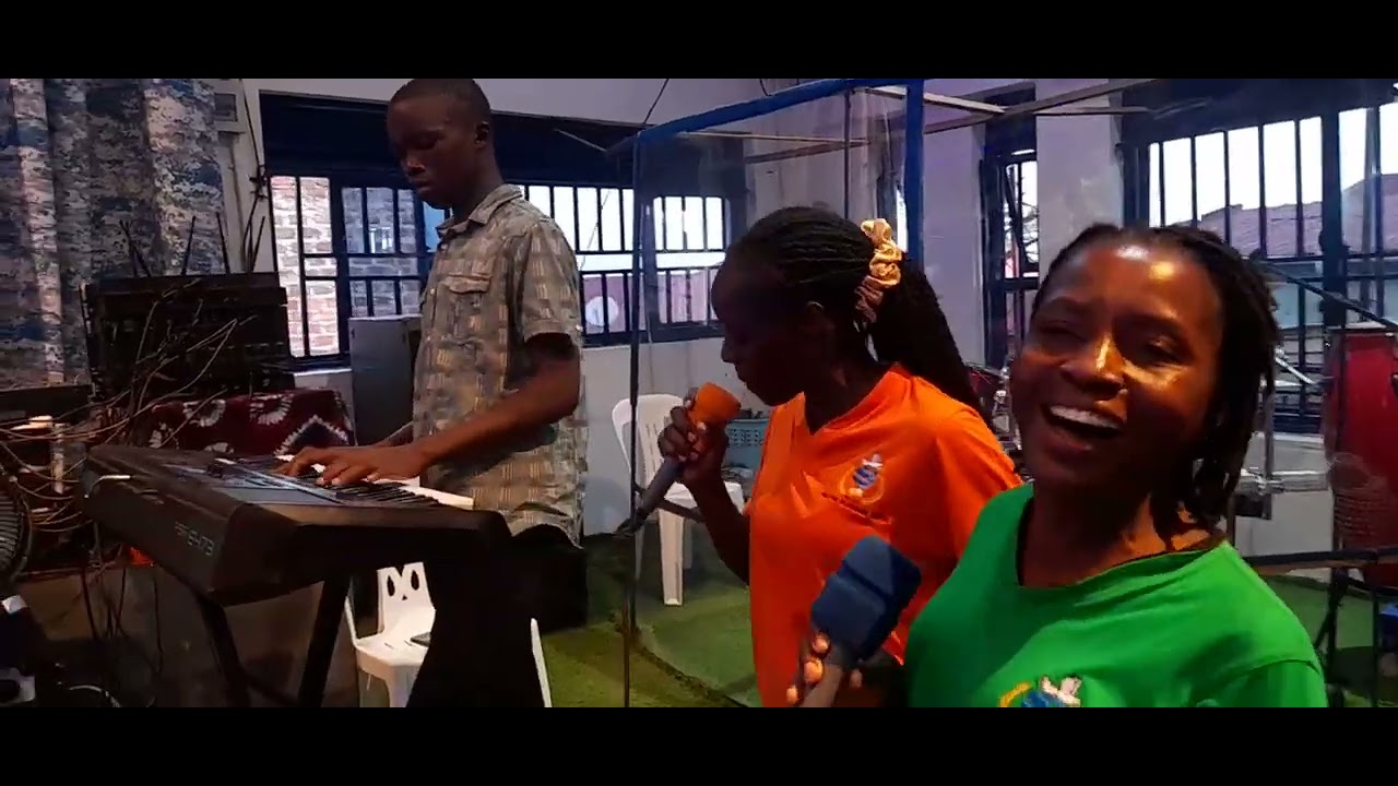 FRIDAY (PRAISE SESSION  BY MASS CHOIR ) _ _  FRESH FIRE KIREKA