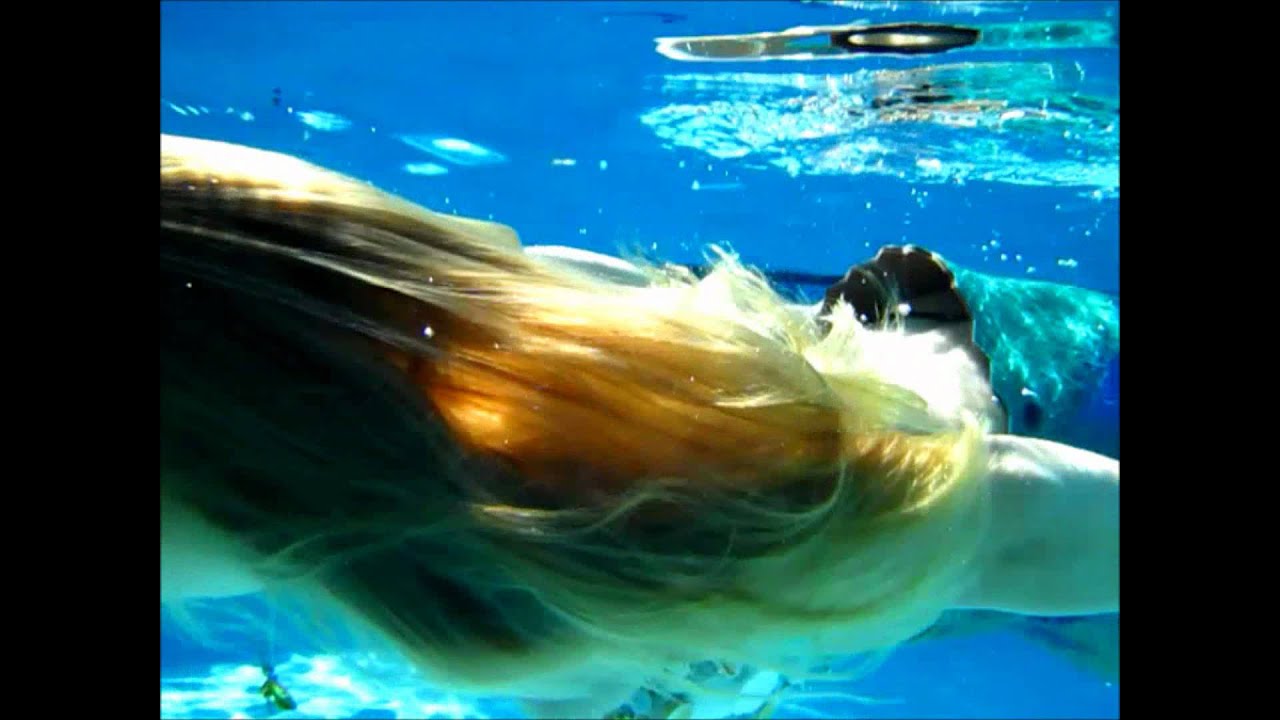 Trina Mason gets her first Mertailor tail and takes it for a swim!