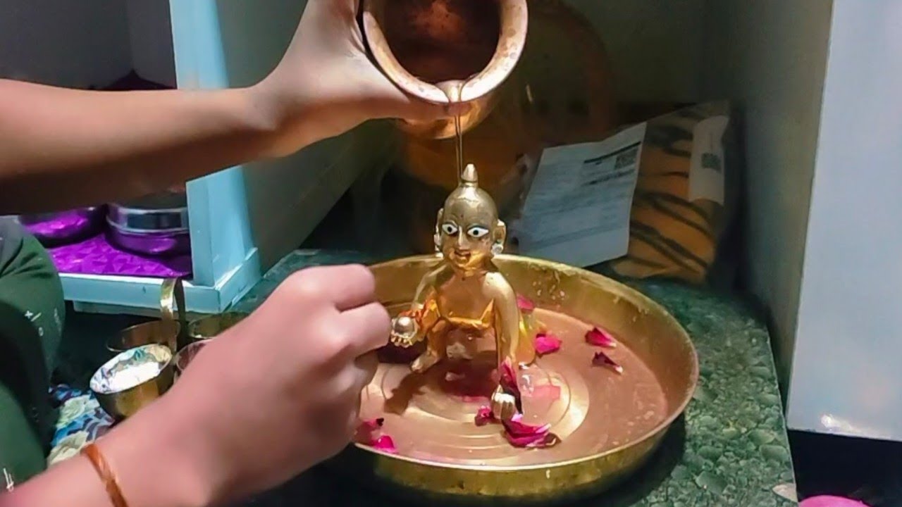 फाल्गुन माह में लडडू गोपाल सेवा कैसे करें /लड्डू गोपाल का  स्नान #mornigroutine