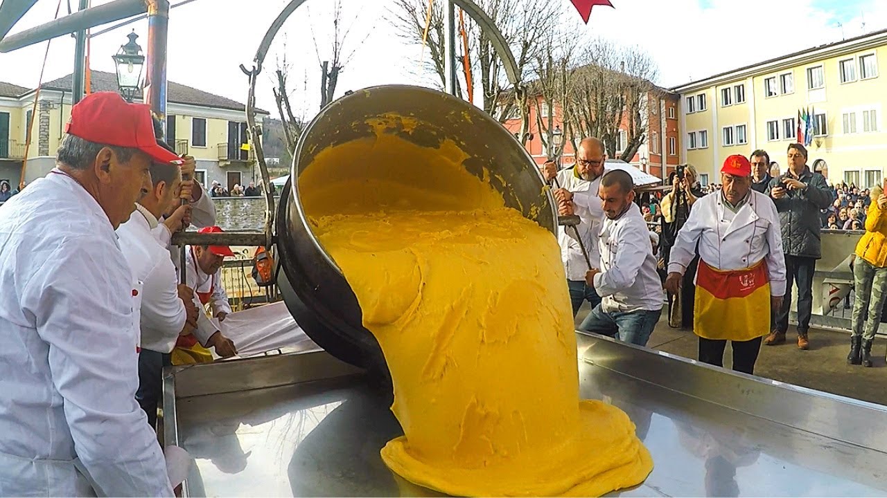 Italian Street Food Event, 500 Kg of Polenta with 1000 Egg Omelette and Cod