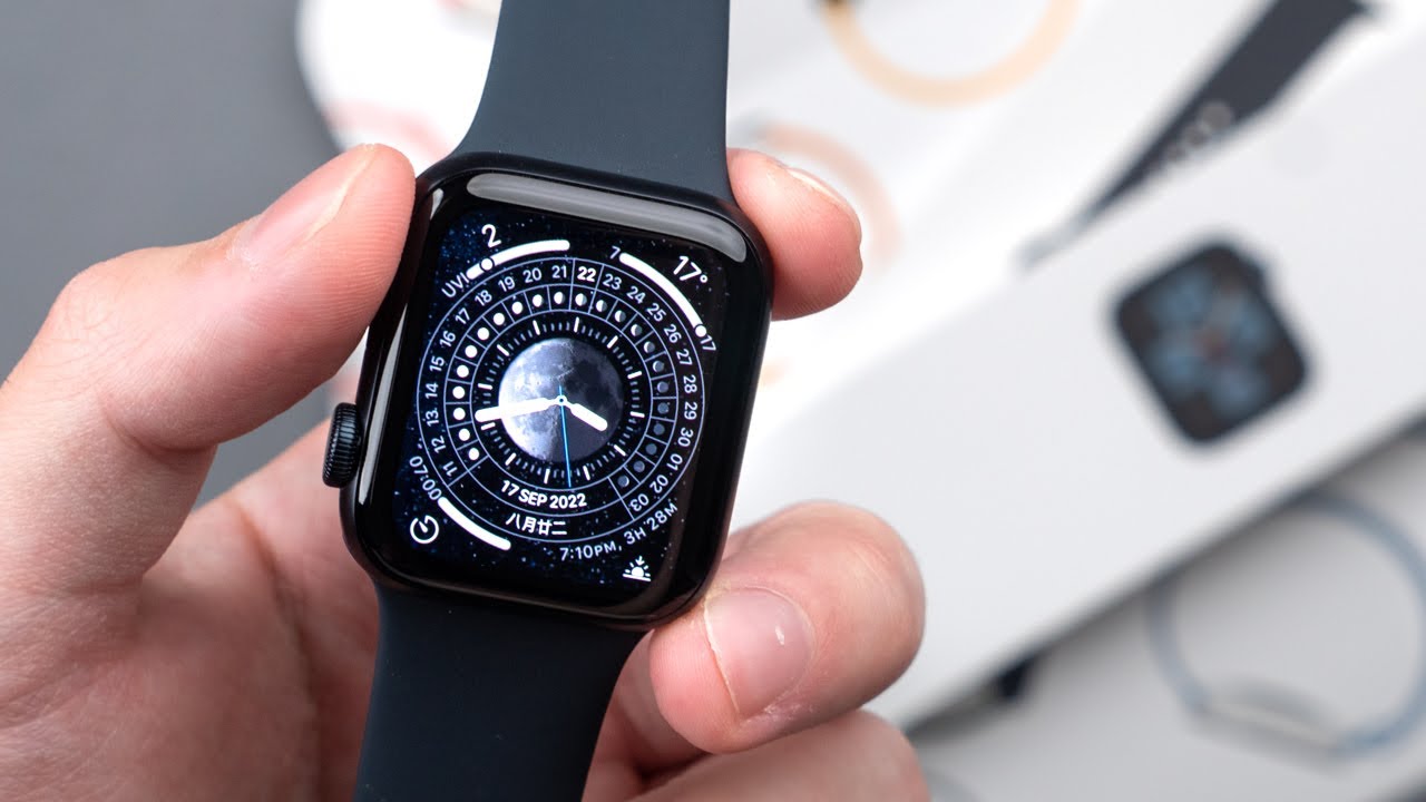 Полуночная распаковка Apple Watch SE 2 (2022): стоит ли обновляться?