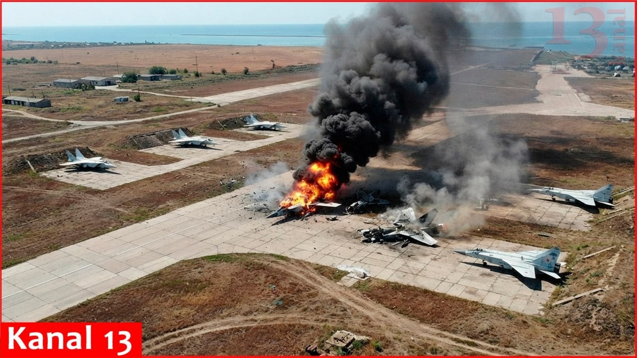 Российский бомбардировщик Су-24М уничтожен на авиабазе Саки в Крыму