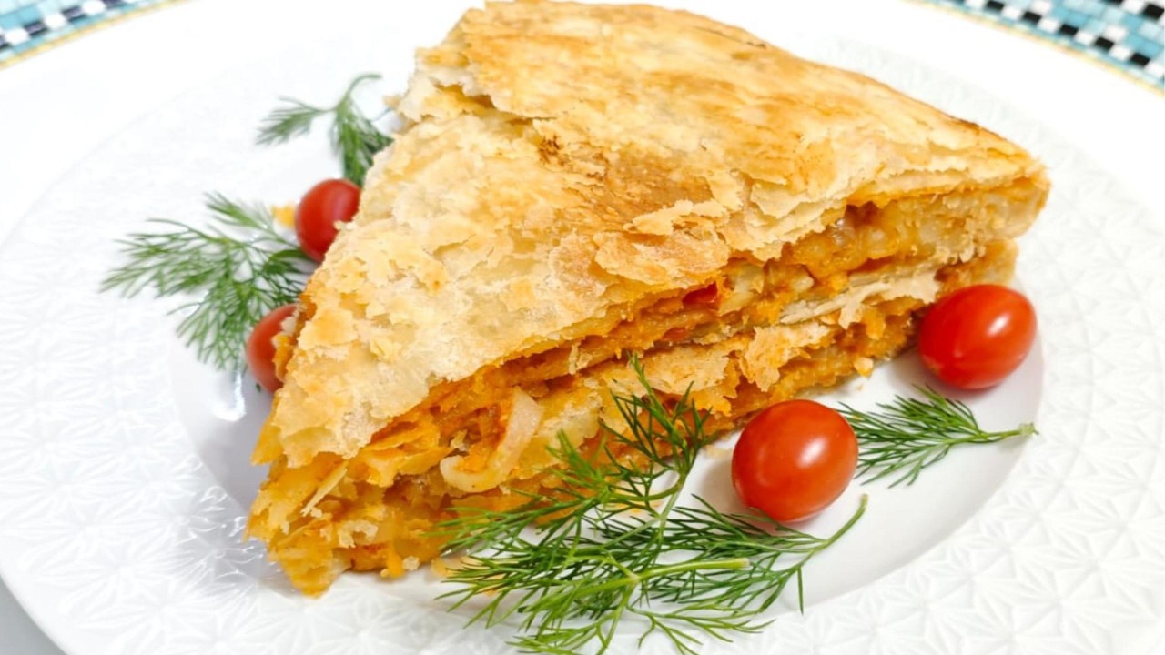 Turkish Grandma’s Crispy Onion Börek | Just a Few Ingredients 