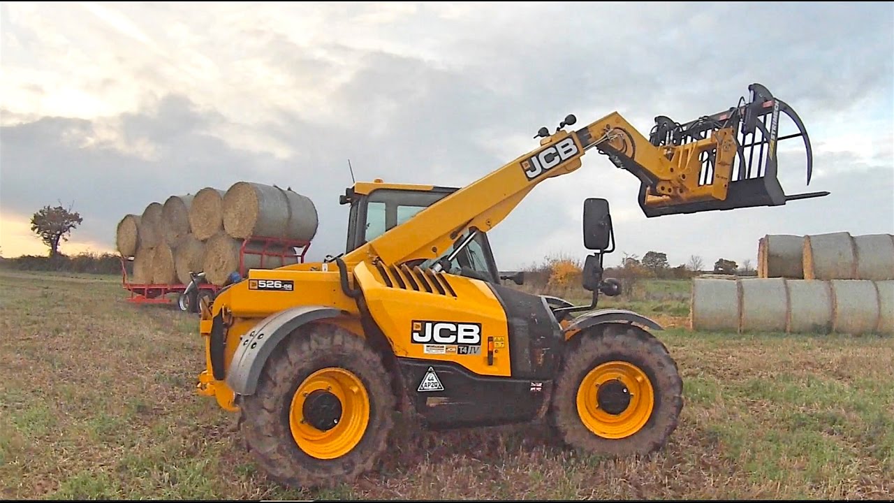 Straw carting with the JCB 526-56 agri plus