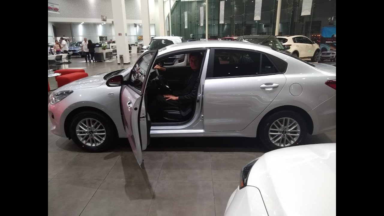 Desde el volante del KIA RIO SEDAN LX 2020