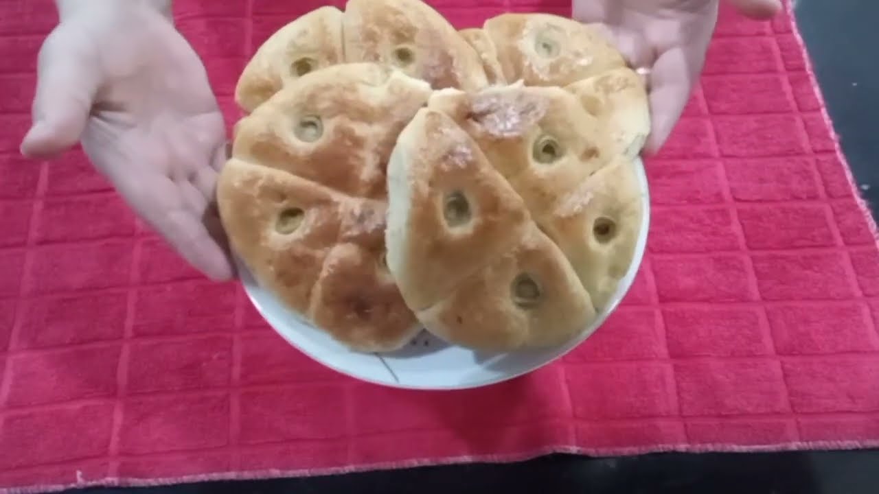 خبز بالزيتون 🤩 خفيف قُطني ❤️ يوالم مع الشوربة 😲